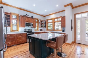 Oven, stovetop, dishwasher, coffee/tea maker