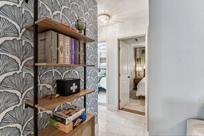 3 slaapkamers, een strijkplank/strijkijzer, reisbedje, wifi