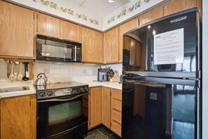Fridge, microwave, stovetop, dishwasher