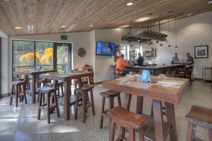 Dining - The Alpine Line (#334) | Updated - 10min to Ski - A/C - Golf - Pool & Hot Tub (Durango)