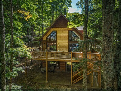 Majestic Maples | Kentuck Lake, Dock, Firepit, AC, Fireplace, Dogs OK