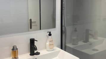 Bidet, towels, soap, shampoo