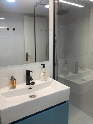 Bidet, towels, soap, shampoo