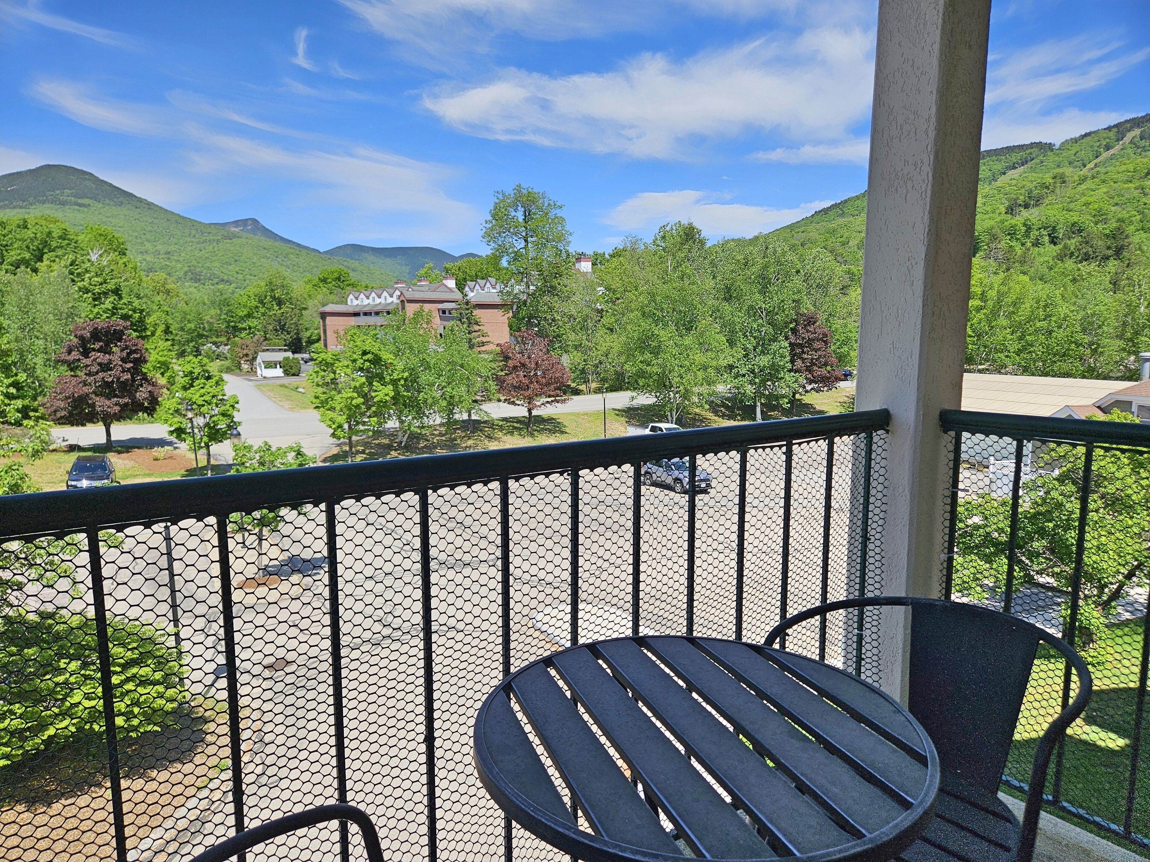 G301B - Managed by Loon Reservation Service - NH Meals & Rooms Lic# 056365