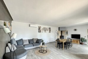 TV - Maison Familiale Avec Piscine et Magnifique Jardin, Sud de la France (Piolenc)