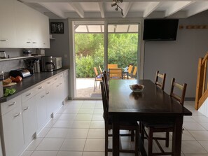 Dining - Pavillon le Clos du Soleil, Parking et Piscine Dans Résidence (Fleury)