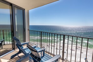 Property grounds - 3 BR Edgewater Tower 2, 11th Floor Condo. Directly on the Water! (Panama City Beach)