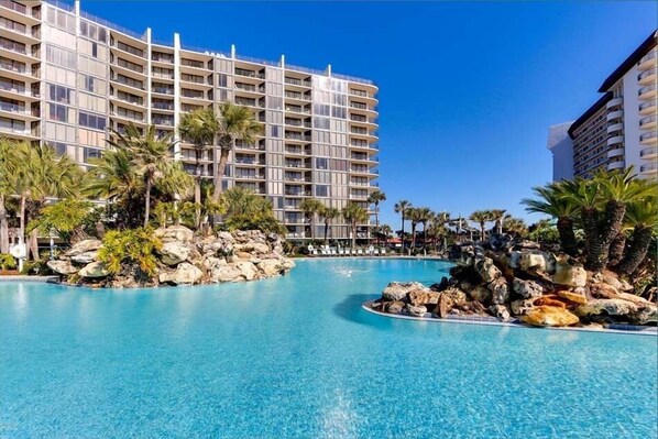 A heated pool - 3 BR Edgewater Tower 2, 11th Floor Condo. Directly on the Water! (Panama City Beach)