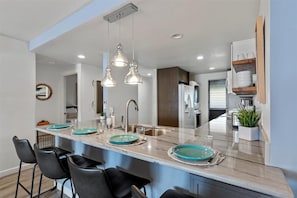 Condo, 2 Bedrooms | Private kitchen | Fridge, oven, stovetop, coffee/tea maker - Lauloa 407 2 Bedroom Condo (Wailuku)