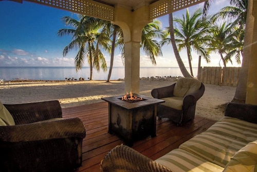 The Nautilus on the Ocean in Grassy Key 4 bed 3 bath with private pool, Hot Tub and oceanfront, 2 kayaks included