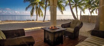 The Nautilus on the Ocean in Grassy Key 4 bed 3 bath with private pool, Hot Tub and oceanfront, 2 kayaks included