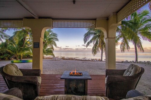 The Nautilus on the Ocean in Grassy Key 4 bed 3 bath with private pool, Hot Tub and oceanfront, 2 kayaks included