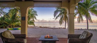 The Nautilus on the Ocean in Grassy Key 4 bed 3 bath with private pool, Hot Tub and oceanfront, 2 kayaks included