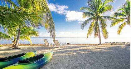 The Nautilus on the Ocean in Grassy Key 4 bed 3 bath with private pool, Hot Tub and oceanfront, 2 kayaks included
