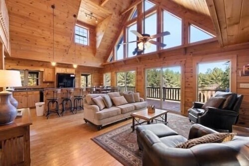 Lake Lovers Cabin 4 Bedrooms 3.5 bath. Close to Lake Lure & Chimney Rock