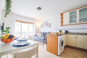 Microwave, oven, coffee/tea maker, electric kettle - Apartment Rhodes (Albufeira)