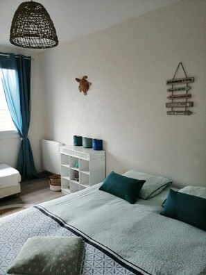 4 bedrooms, iron/ironing board, WiFi