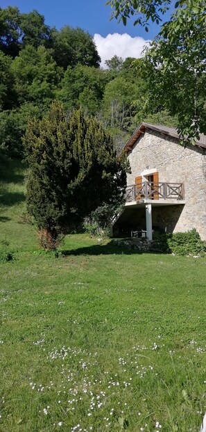 Exterior - Large 12-person gîte in the Valromey with terrace and large grounds (Talissieu)