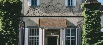 Séjour Dans Chateau Viticole : Domaine Avec Piscine Pour des Vacances de Rêve