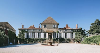 Séjour dans chateau viticole : domaine avec piscine pour des vacances de rêve