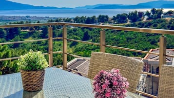 Executive appartement, 2 slaapkamers, uitzicht op zee | Balkon