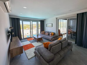 Apartemen Elite, 2 kamar tidur, pemandangan kolam renang, di pinggir kolam renang | Seprai katun Mesir, seprai premium, dan didekorasi berbeda-beda