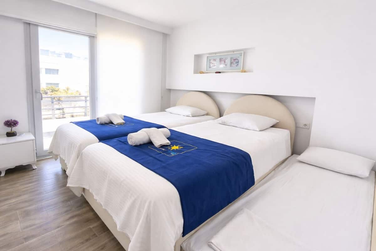 Executive Apartment, 2 Bedrooms, Sea Facing | Egyptian cotton sheets, premium bedding, individually decorated