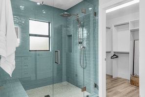 Shower, hair dryer, towels - Luxury Golf-View Oasis with Heated Pool & Quiet Marco Island Location (Marco Island)