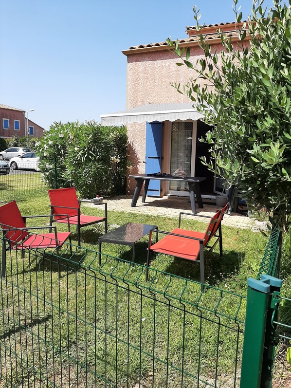 تناول الطعام بالخارج