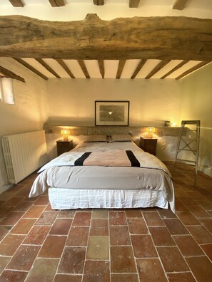 7 Schlafzimmer, Schreibtisch, Bügeleisen/Bügelbrett, kostenloses WLAN