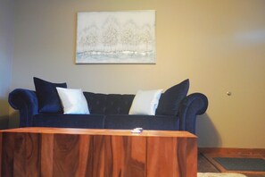 Interior - Ranch style family home in quiet neighborhood with dual workspace. Pet friendly. (Amherst)