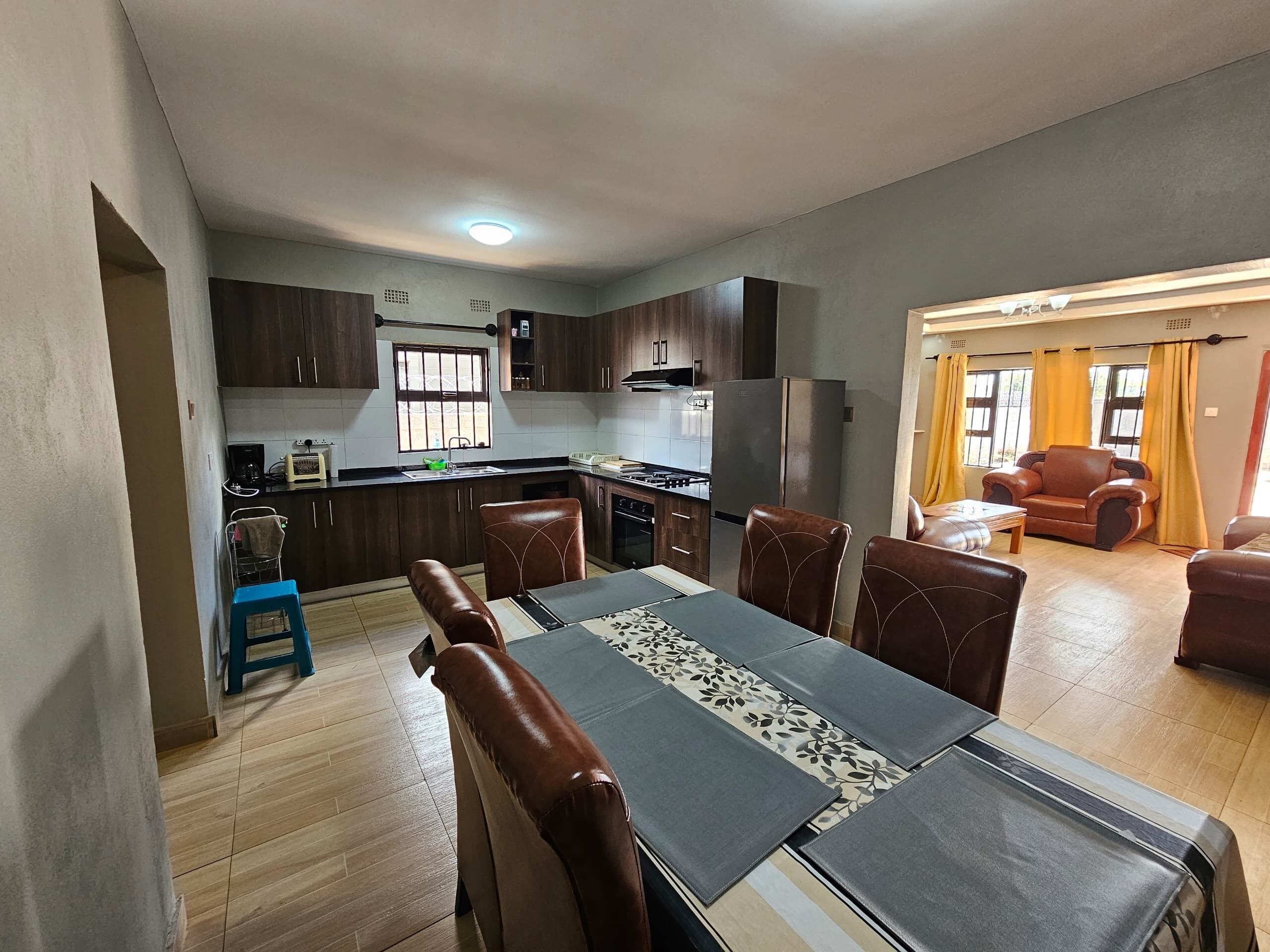 雪櫃、微波爐、焗爐、爐具