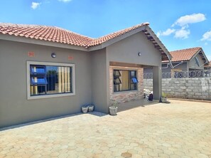 المنشأة من الخارج