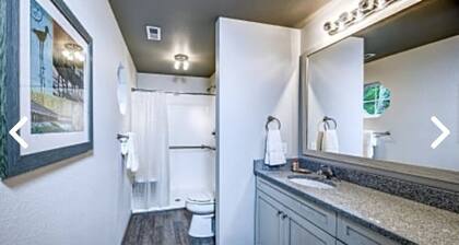 Beautiful resort at OBX, NC. Beach access, 3 bedrooms, 2 bath, 7/7-7/14.