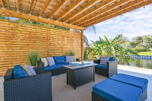 Property grounds - Waterfront Home w/ Private Heated Pool, Newly Renovated, 10 Min to AMI (Bradenton)