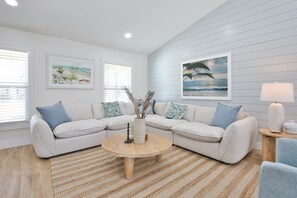 Smart TV, DVD player - Waterfront Home w/ Private Heated Pool, Newly Renovated, 10 Min to AMI (Bradenton)