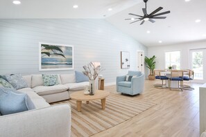 Smart TV, DVD player - Waterfront Home w/ Private Heated Pool, Newly Renovated, 10 Min to AMI (Bradenton)