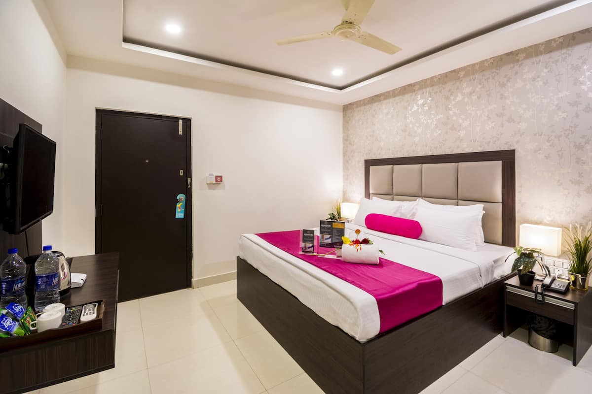 Family Room | In-room safe, desk, soundproofing, iron/ironing board
