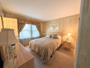 2 bedrooms, Internet - 33640 Briar Court North, Unit G-1 (Frankford)