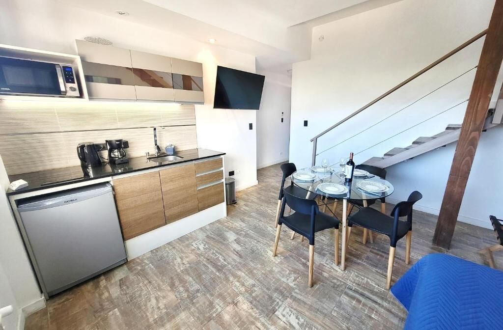 Grand Apartment | Private kitchen | Mini-fridge, microwave, stovetop, coffee/tea maker