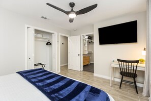 4 Schlafzimmer, Schreibtisch, BĂźgeleisen/BĂźgelbrett, Reisekinderbett