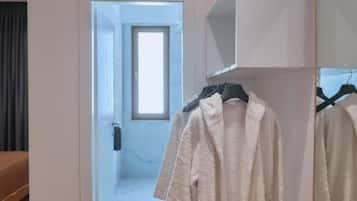 Triple Room | Soundproofing, free WiFi
