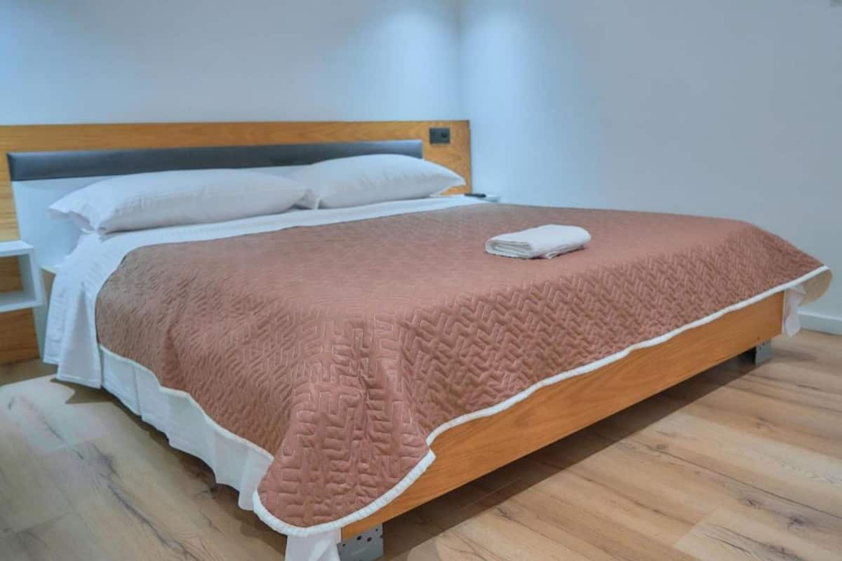 Basic Double Room | Soundproofing, free WiFi