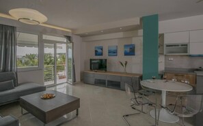 TV - 3 Bedroom apartment (150m2) - 300 meter away from the beach (Koutsounari)