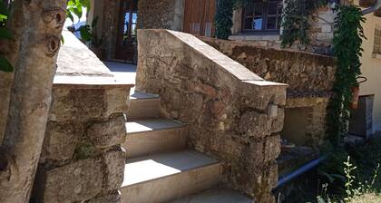 Gßte Dans mas Cévenol Avec Belle vue sur la Vallée et les Montagnes