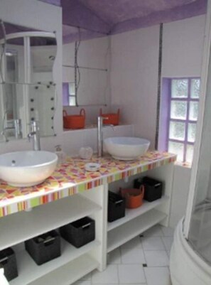 Shower, towels