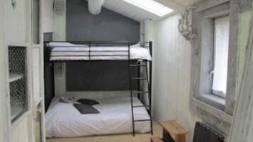 2 chambres, fer et planche à repasser, lit parapluie, Wi-Fi gratuit