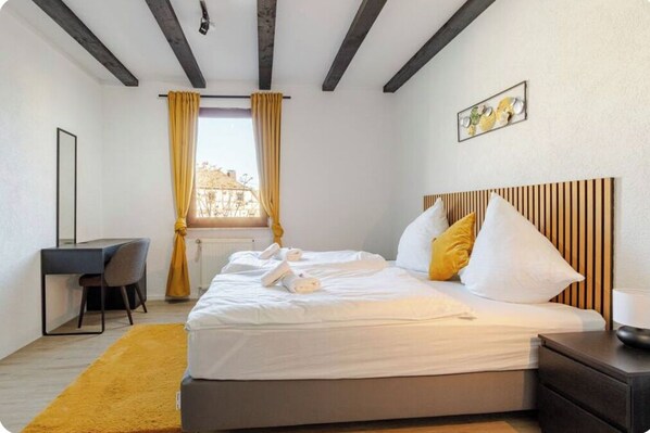 8 bedrooms, desk, free WiFi, bed sheets