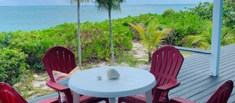 Luxury priv cozy 2-bedroom apart directly on beach within a large Home. Lg deck,