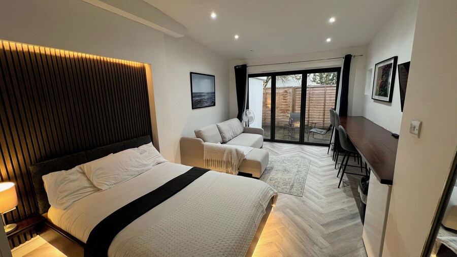 London Studios and Suites